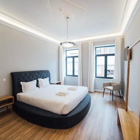 Lightpoint Hostal Oporto