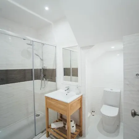 Lightpoint Hostal Oporto