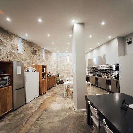Lightpoint Hostal Oporto