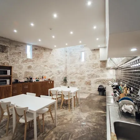 Hostal Lightpoint